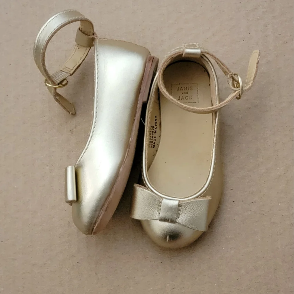 Janie & Jack | Mary Jane Gold Round toe  Size 4 toddlers